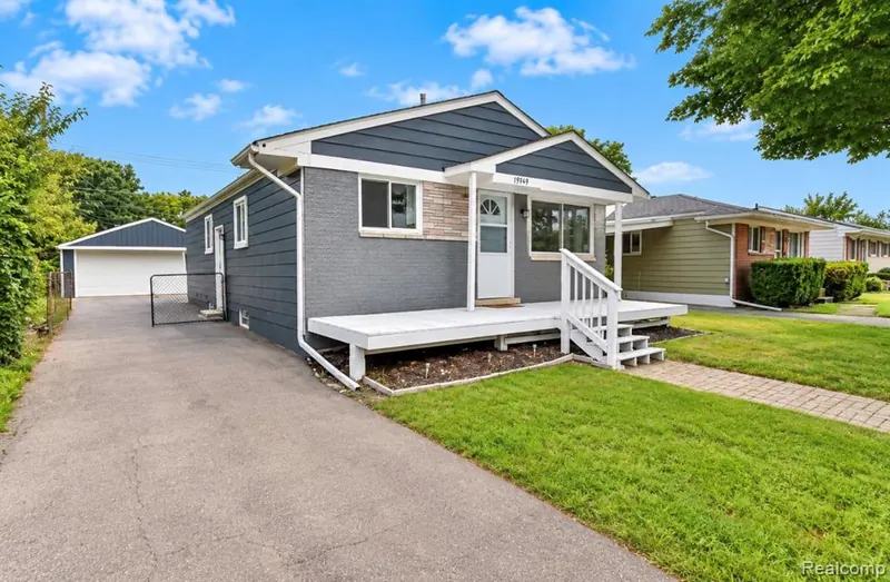 19749 Broadacres Street, Clinton Twp